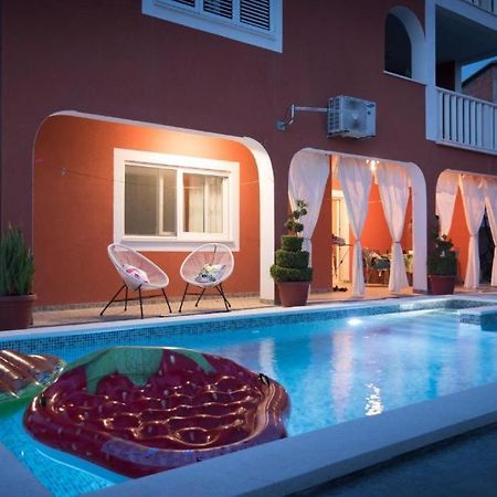Villa J&J Apartments Residence With Swimming Pool Ποντστράνα Εξωτερικό φωτογραφία