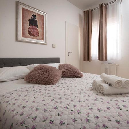 Villa J&J Apartments Residence With Swimming Pool Ποντστράνα Εξωτερικό φωτογραφία