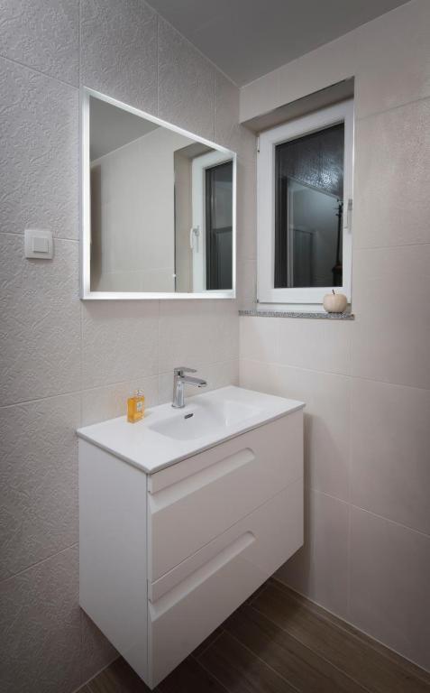 Villa J&J Apartments Residence With Swimming Pool Ποντστράνα Εξωτερικό φωτογραφία