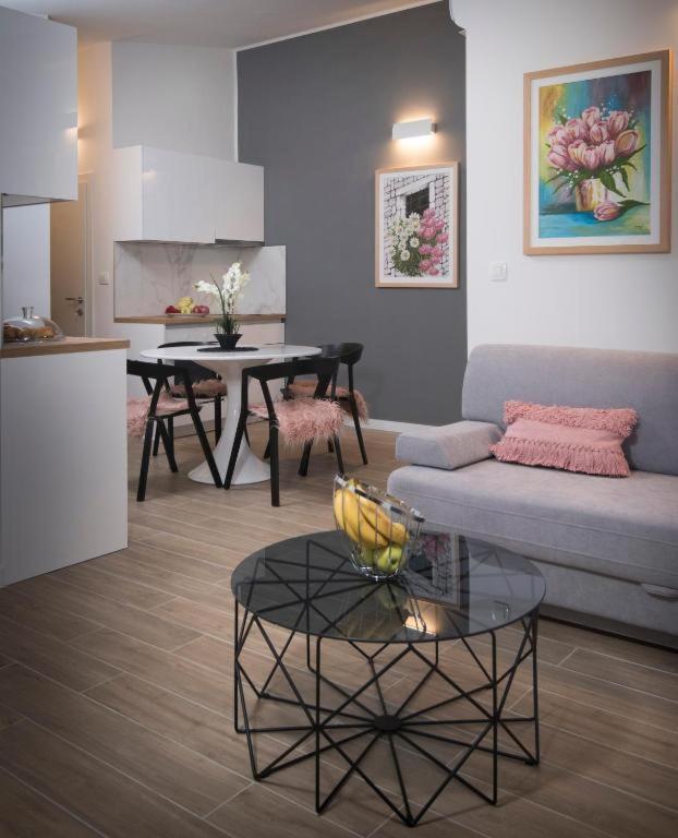 Villa J&J Apartments Residence With Swimming Pool Ποντστράνα Εξωτερικό φωτογραφία