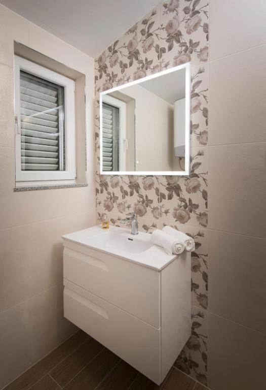Villa J&J Apartments Residence With Swimming Pool Ποντστράνα Εξωτερικό φωτογραφία