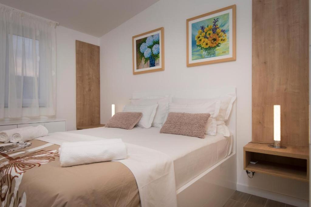 Villa J&J Apartments Residence With Swimming Pool Ποντστράνα Εξωτερικό φωτογραφία