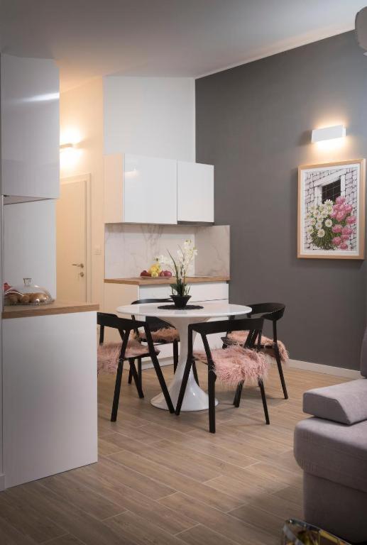 Villa J&J Apartments Residence With Swimming Pool Ποντστράνα Εξωτερικό φωτογραφία