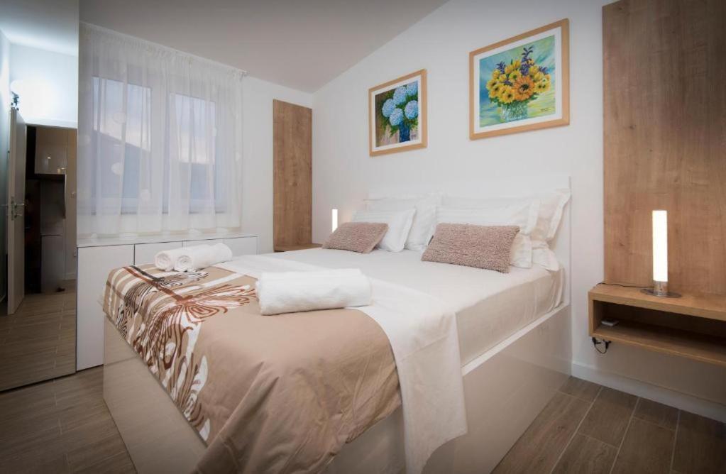 Villa J&J Apartments Residence With Swimming Pool Ποντστράνα Εξωτερικό φωτογραφία