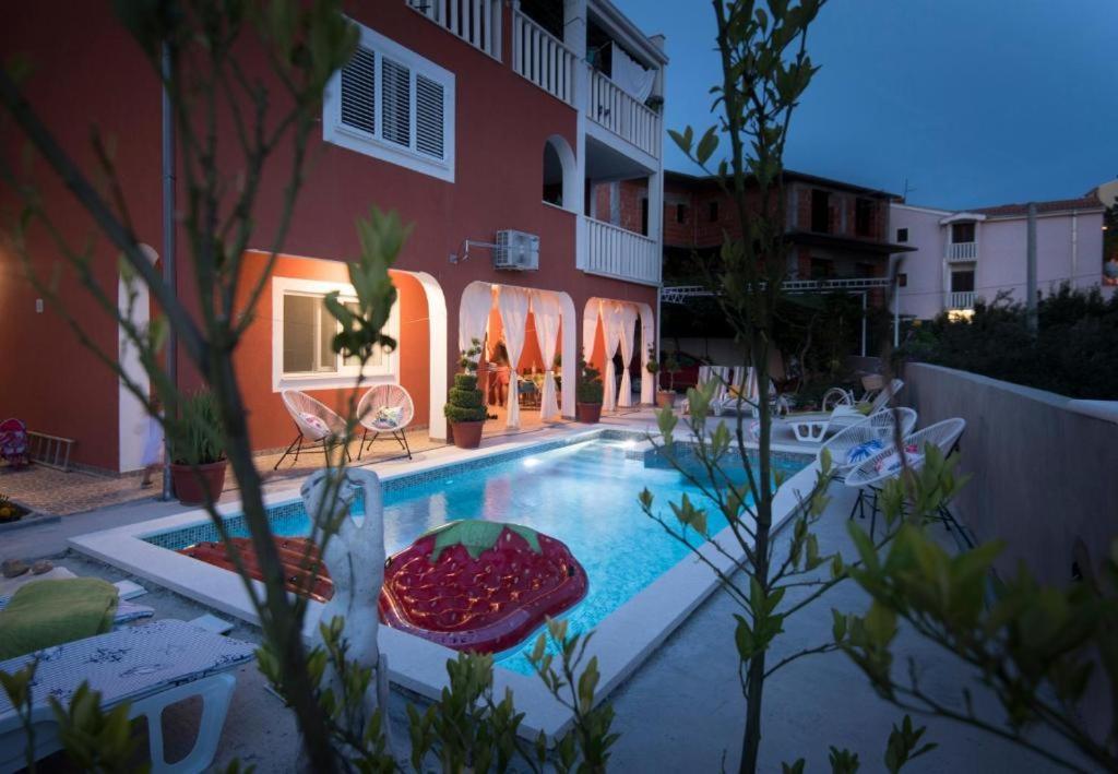 Villa J&J Apartments Residence With Swimming Pool Ποντστράνα Εξωτερικό φωτογραφία