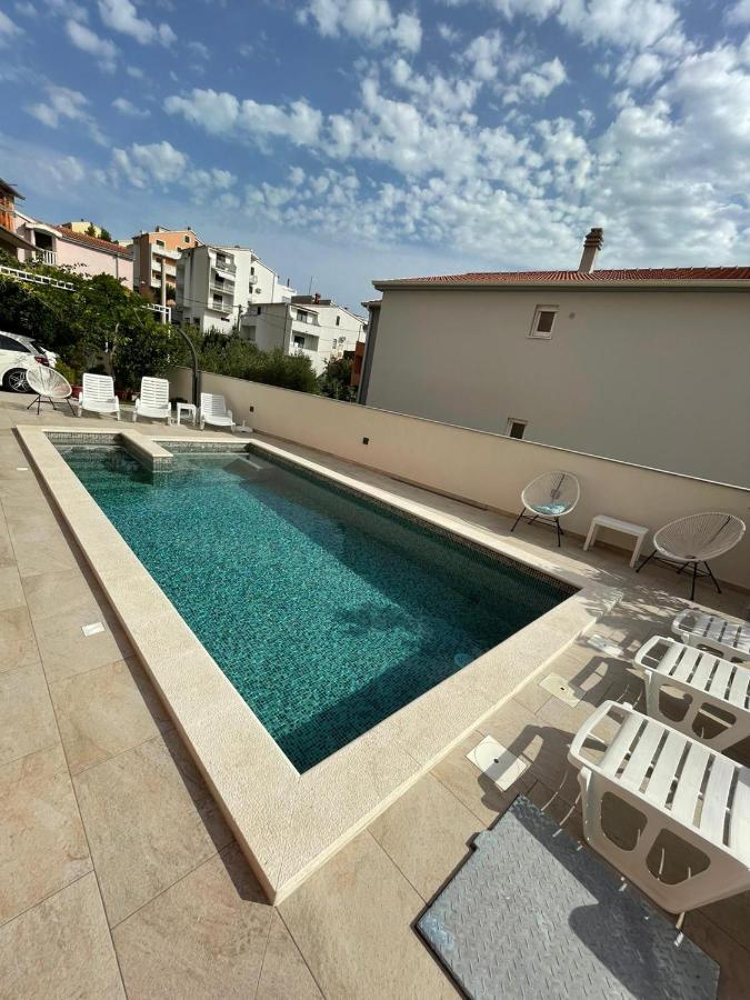 Villa J&J Apartments Residence With Swimming Pool Ποντστράνα Εξωτερικό φωτογραφία