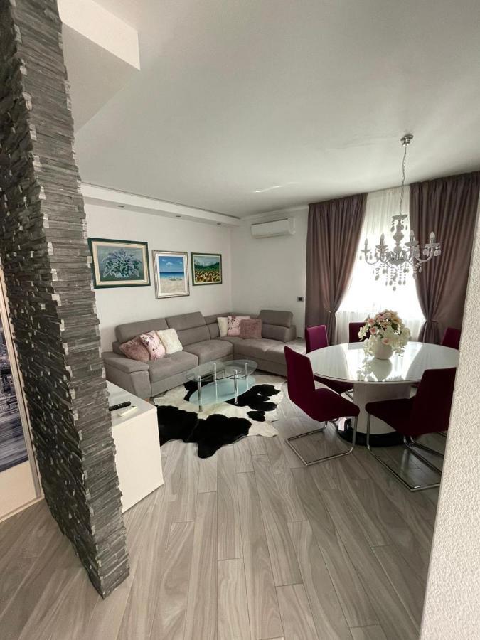 Villa J&J Apartments Residence With Swimming Pool Ποντστράνα Εξωτερικό φωτογραφία