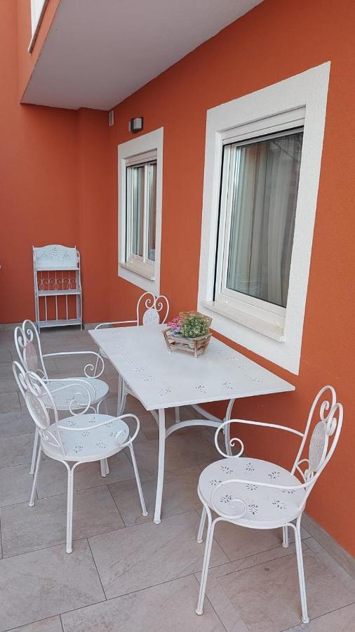 Villa J&J Apartments Residence With Swimming Pool Ποντστράνα Εξωτερικό φωτογραφία