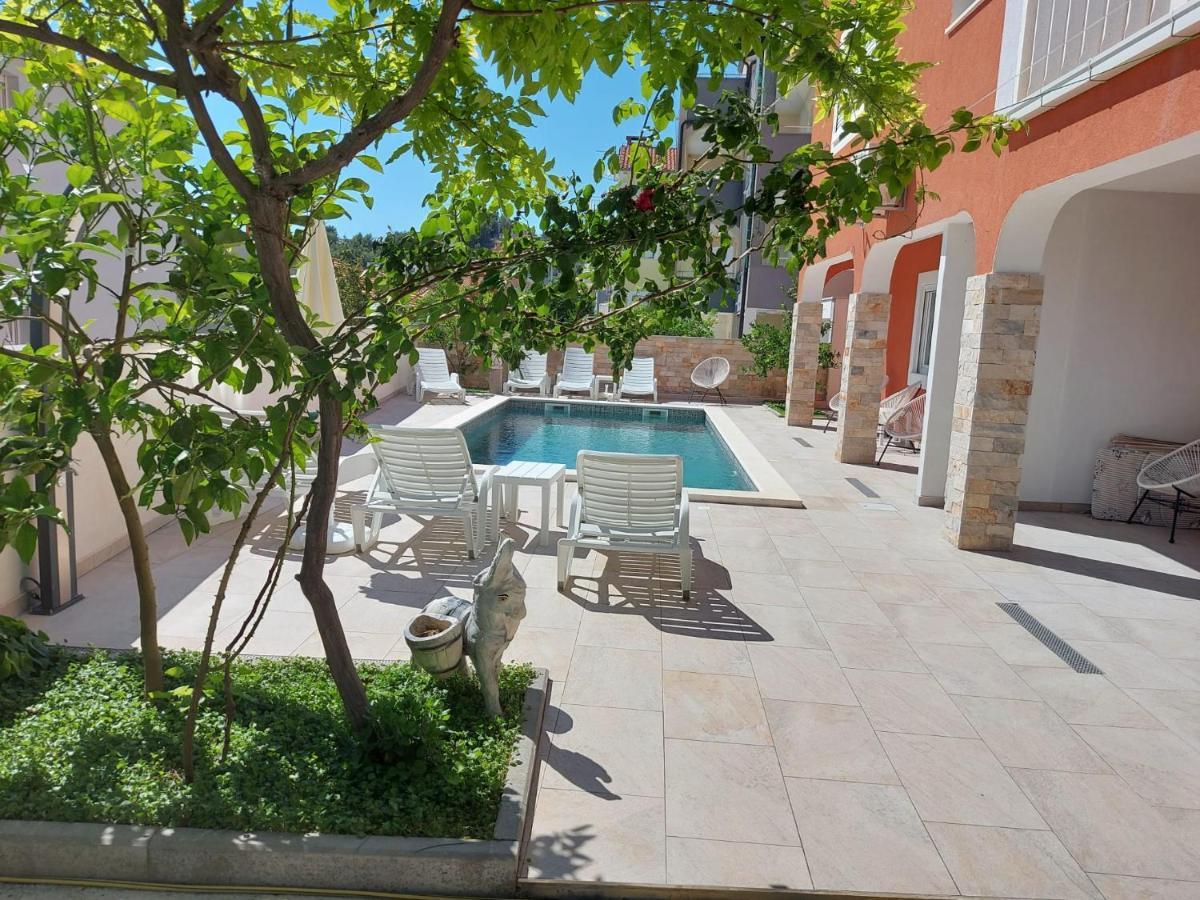 Villa J&J Apartments Residence With Swimming Pool Ποντστράνα Εξωτερικό φωτογραφία