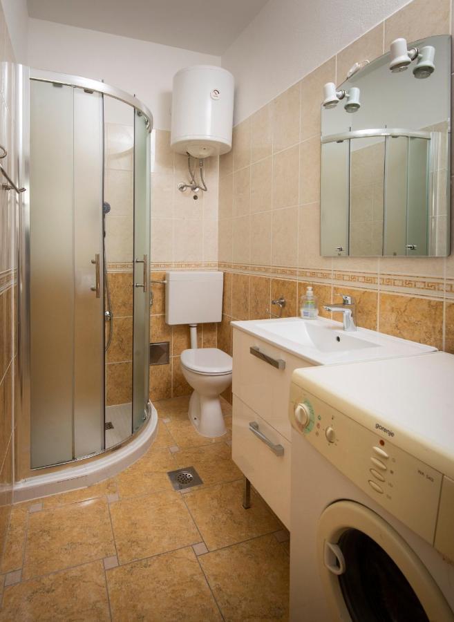 Villa J&J Apartments Residence With Swimming Pool Ποντστράνα Εξωτερικό φωτογραφία