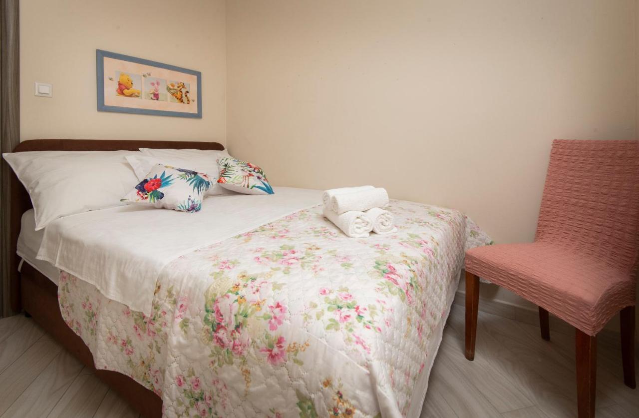 Villa J&J Apartments Residence With Swimming Pool Ποντστράνα Εξωτερικό φωτογραφία