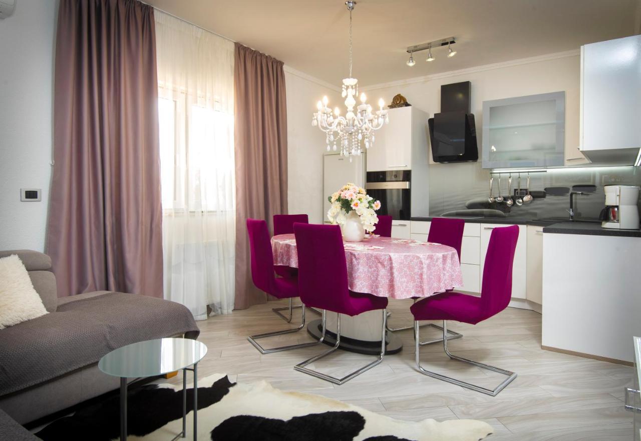 Villa J&J Apartments Residence With Swimming Pool Ποντστράνα Εξωτερικό φωτογραφία