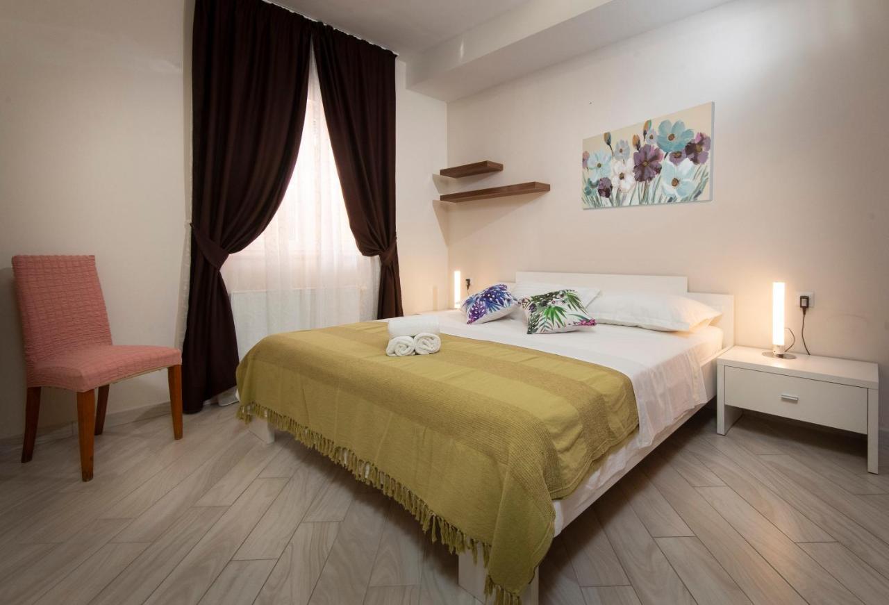 Villa J&J Apartments Residence With Swimming Pool Ποντστράνα Εξωτερικό φωτογραφία