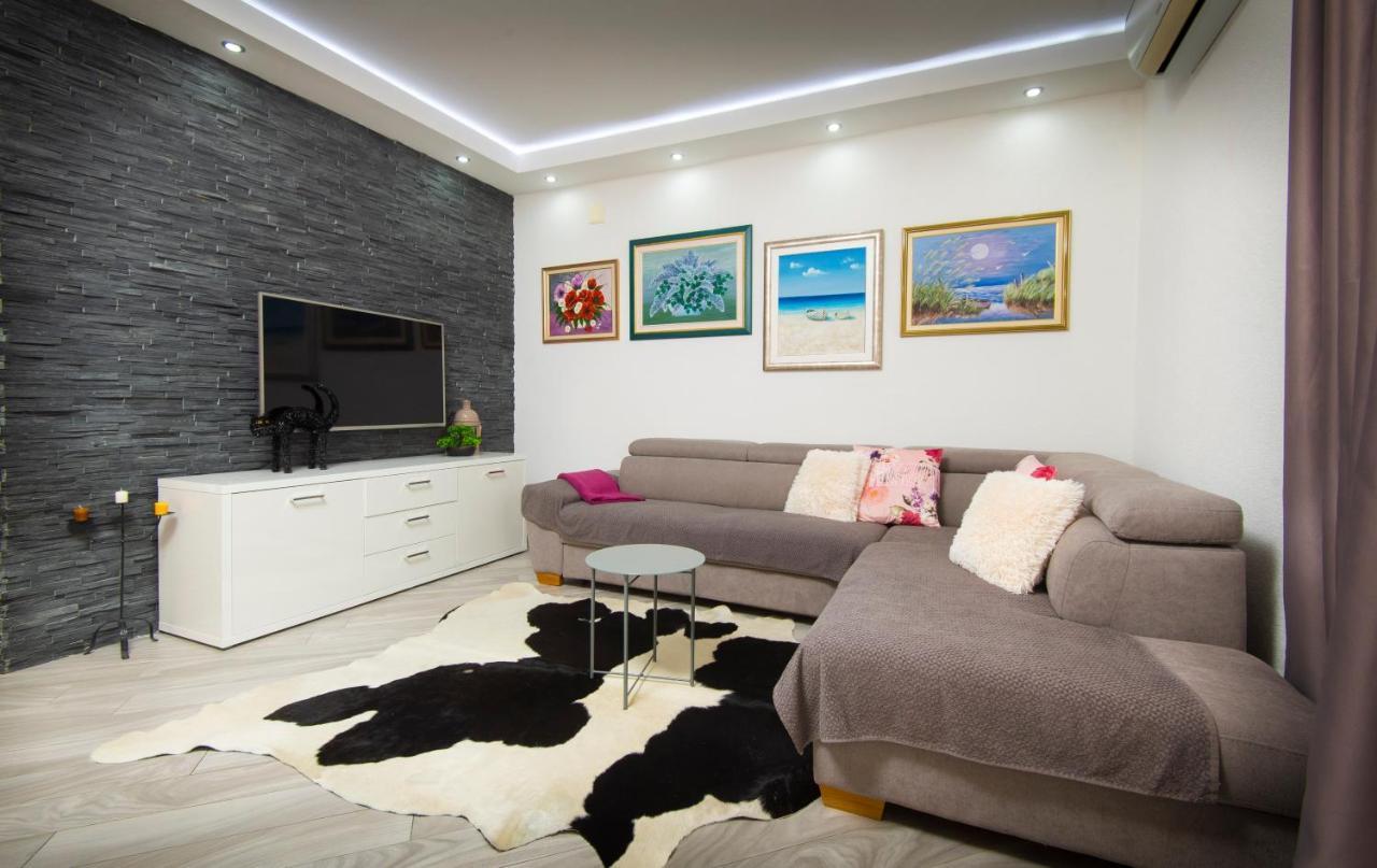Villa J&J Apartments Residence With Swimming Pool Ποντστράνα Εξωτερικό φωτογραφία