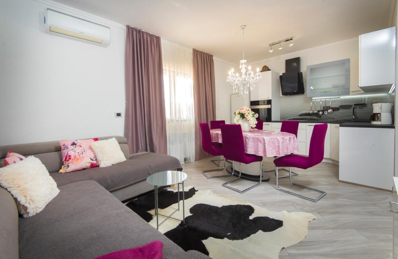 Villa J&J Apartments Residence With Swimming Pool Ποντστράνα Εξωτερικό φωτογραφία